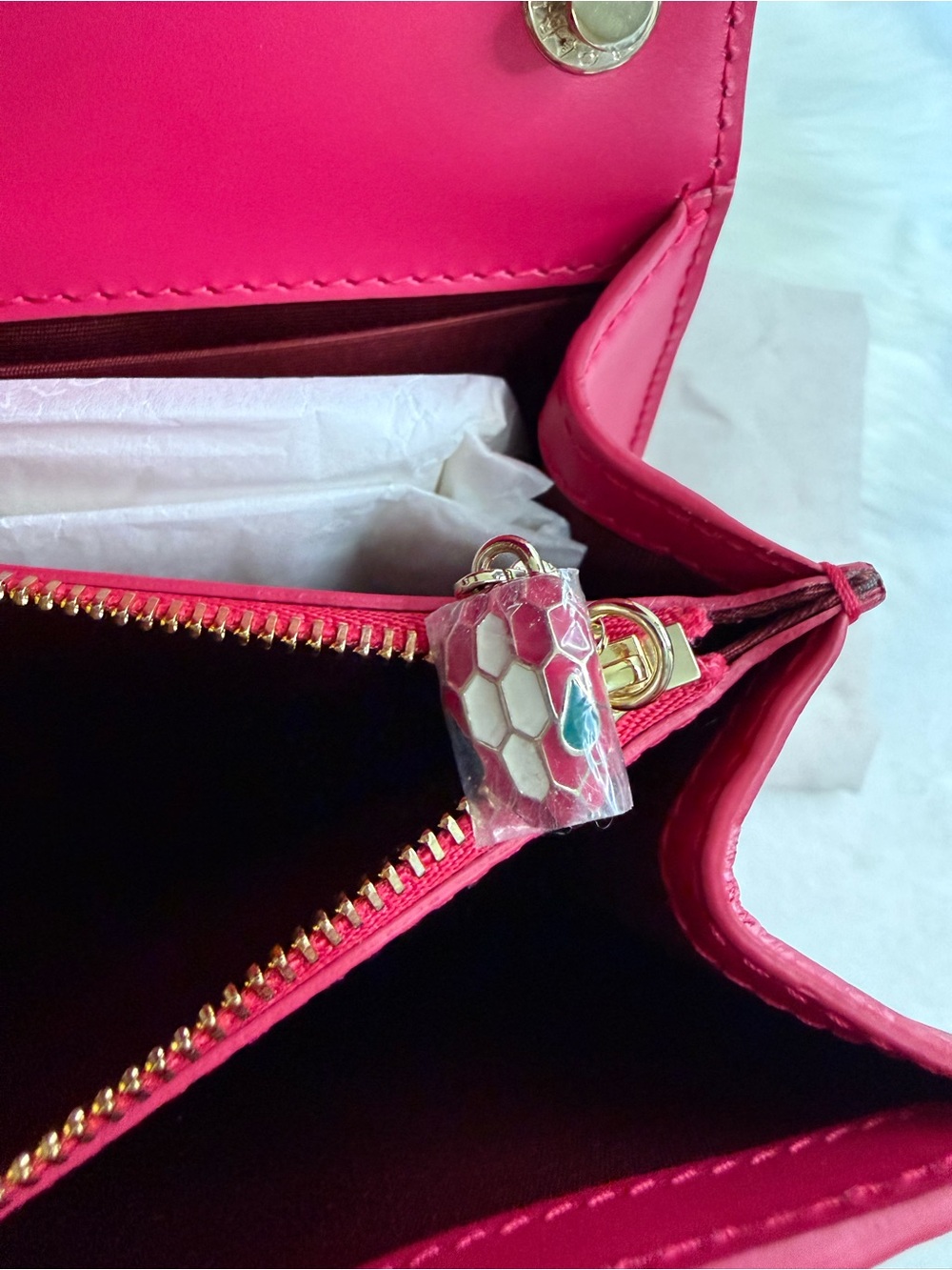 Brand New Bvlgari Serpenti Forever Medium Shoulder Bag in Fuchsia - Picture 13 of 16